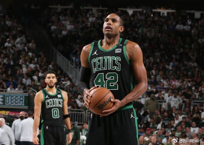 美媒:库里似乎已知道霍福德将加盟勇士,他说后者是伟大球员