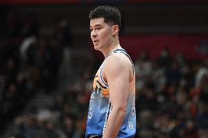 状态火热!阿不都沙拉木首节5中4高效拿下10分6板2助1断