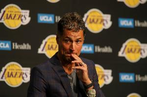 BetVictor伟德-苏群:湖人败给公牛&魔术的方式一模一样 球队内线遭遇空前危机