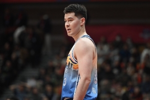 阿不都沙拉木:我&齐麟&爱德华兹加起来有15次失误 这非常不应该