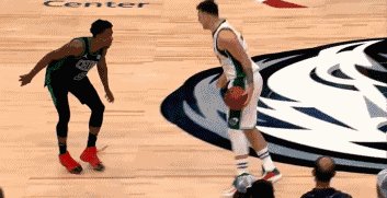 BetVictor伟德官网-东契奇再演三分绝杀!铂金复出完美表现功不可没